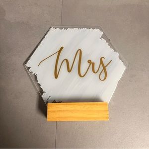 Mrs table decor sign